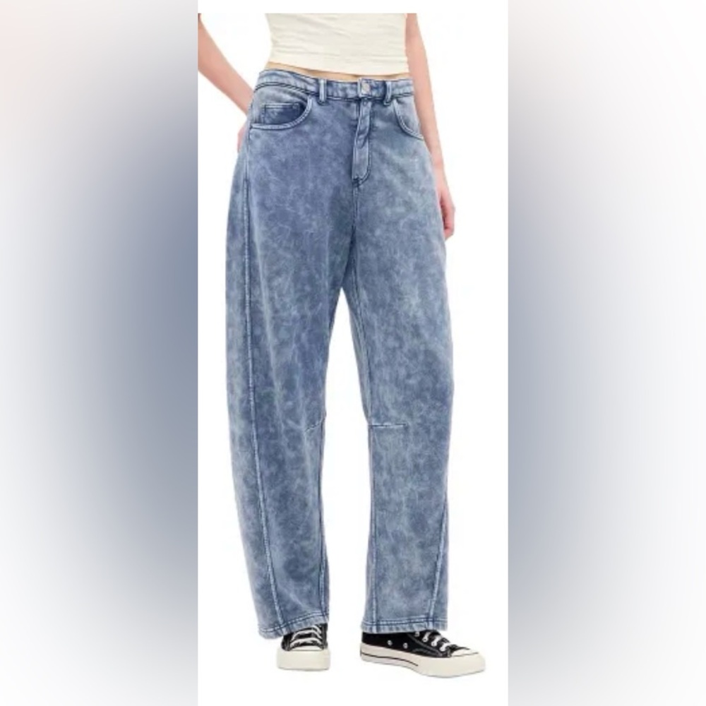 NWT GAP Sold out online Viral Barrel Sweatpant Jeans. Size SMALL PETITE.